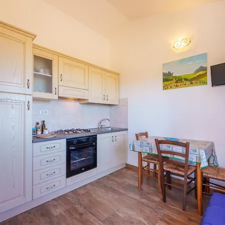 アパート Casa Mirto Con Piscina E Vista Mare アリエントゥ